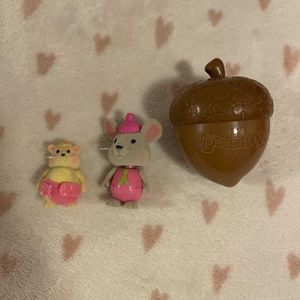 Set of 2 Woodzeez Figures